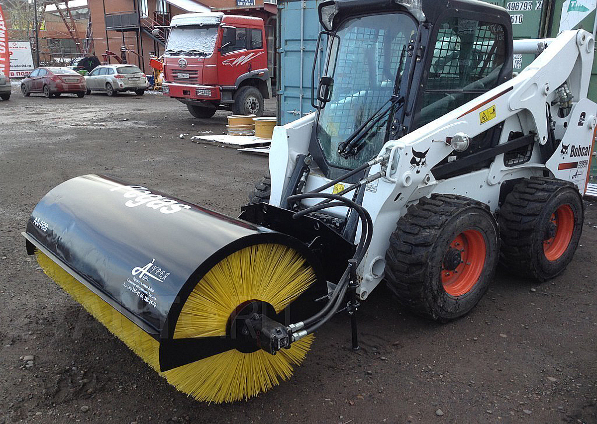 Аренда спецтехники 5 BOBCAT S530 (щетка)
